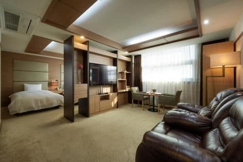 Deluxe Suite with Spa Bath