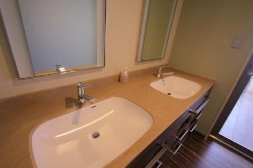 Deluxe Twin Room - Non-Smoking (2 Adults)