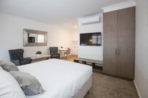 Studio Apartment Queen Accessible