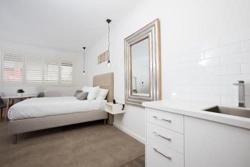 Studio Apartment Queen