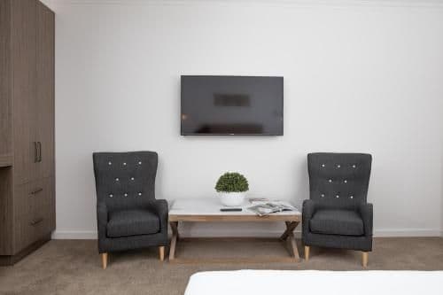 Studio Apartment Queen