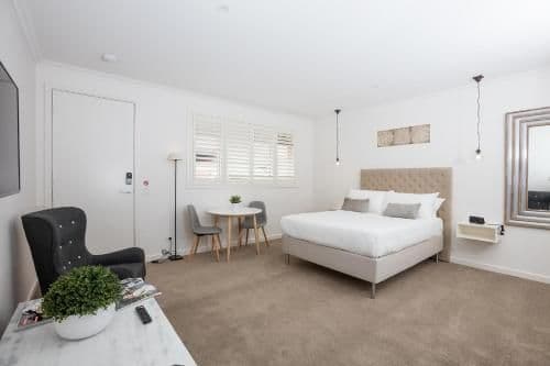 Studio Apartment Queen