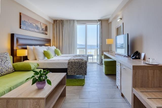 FAMILY ROOM PREMIUM