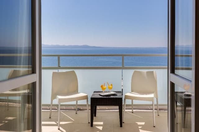 FAMILY ROOM PREMIUM