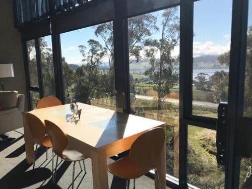 Luxury Apartment with River View - Treetops