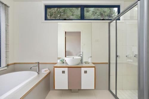 Luxury Apartment with River View - Treetops