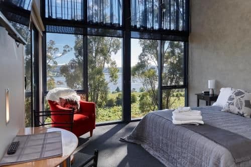 Luxury Apartment with River View - Treetops