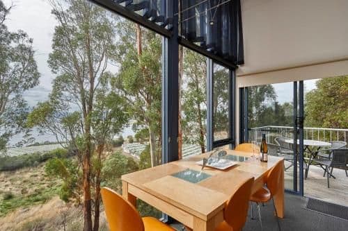 Luxury Apartment with River View - Treetops