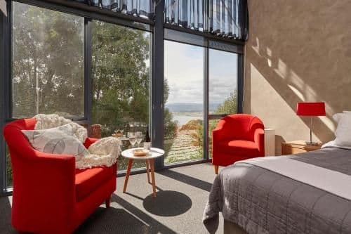 Luxury Apartment with River View - Treetops