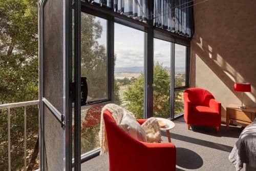 Luxury Apartment with River View - Treetops