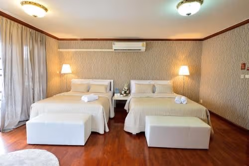 Deluxe Family Room