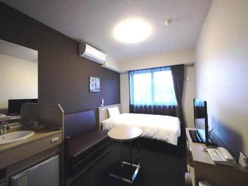 Single Room with Shared Bathroom - Smoking