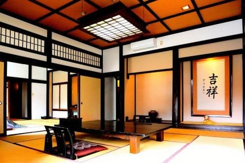 Japanese-Style Deluxe Family Room