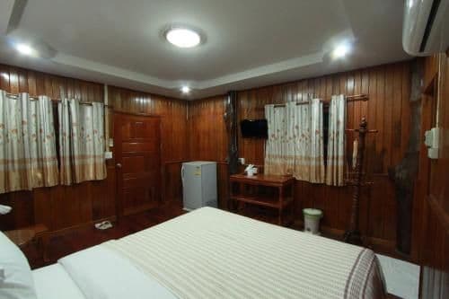 Deluxe Bungalow with Garden View