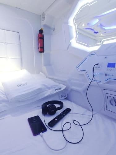 Superior Space Pod Single Bed in Mixed Dormitory Room)