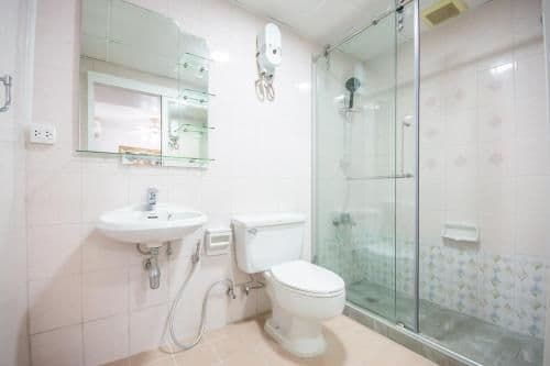 Apartment with Shower