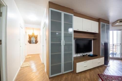 Apartment with Shower