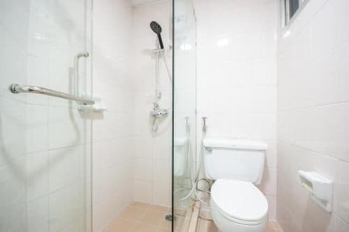 Apartment with Shower