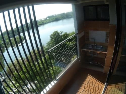 Apartment with Lake View