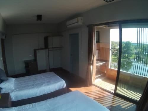 Apartment with Lake View