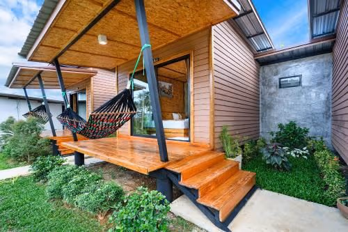 Bungalow with Garden View