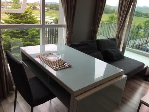 Apartment with Mountain View