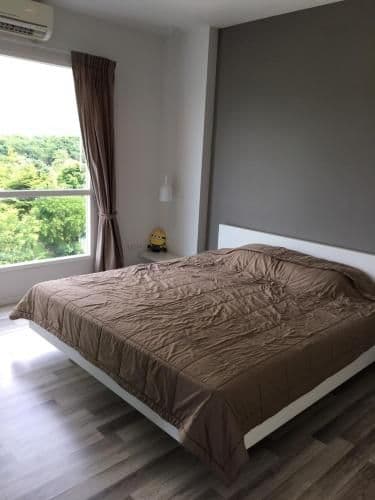 Apartment with Mountain View