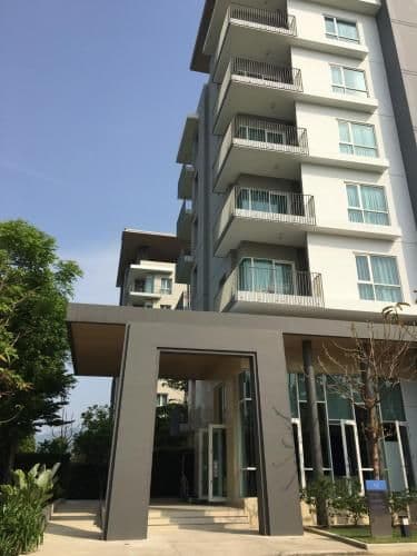 Apartment with Mountain View