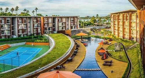 Apartment with Pool View