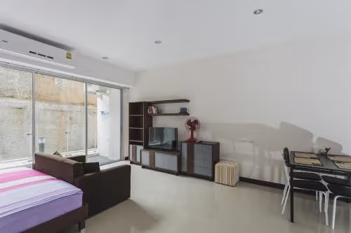 Studio Apartment