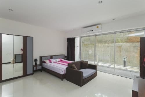 Studio Apartment