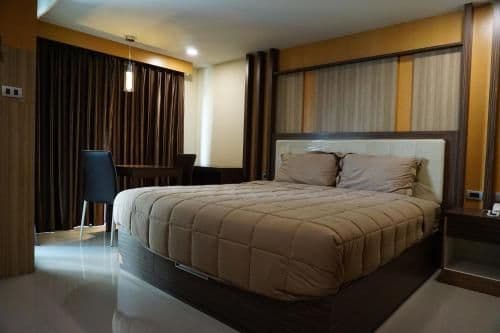 Deluxe Apartment