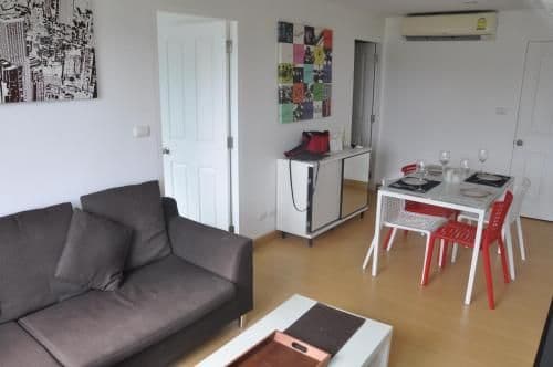 Two-Bedroom Apartment with Mountain View