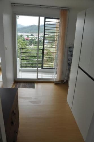 Two-Bedroom Apartment with Mountain View