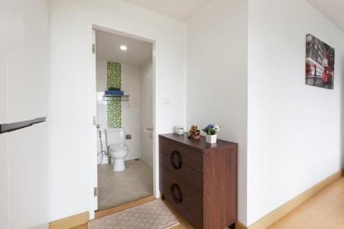 Two-Bedroom Apartment with Mountain View