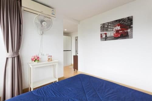 Two-Bedroom Apartment with Mountain View