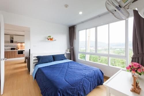 Two-Bedroom Apartment with Mountain View