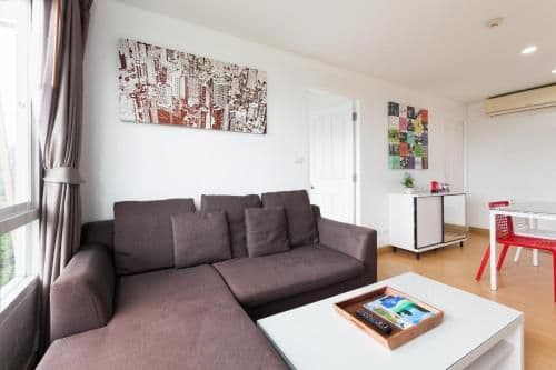 Two-Bedroom Apartment with Mountain View