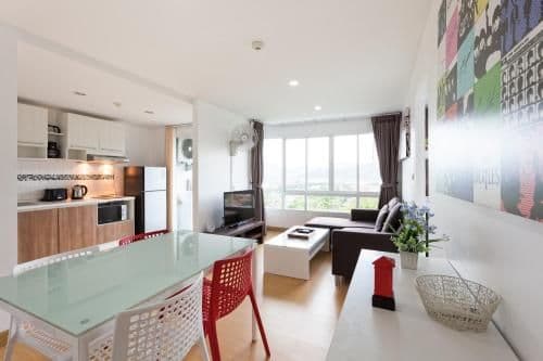 Two-Bedroom Apartment with Mountain View