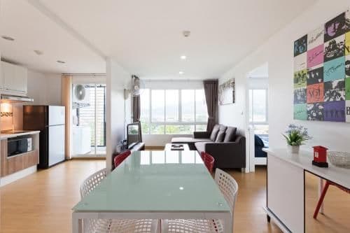 Two-Bedroom Apartment with Mountain View
