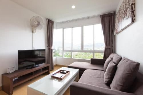 Two-Bedroom Apartment with Mountain View