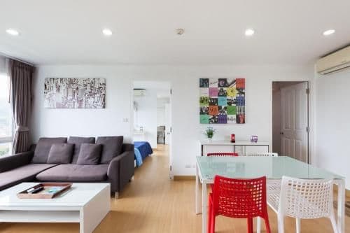 Two-Bedroom Apartment with Mountain View