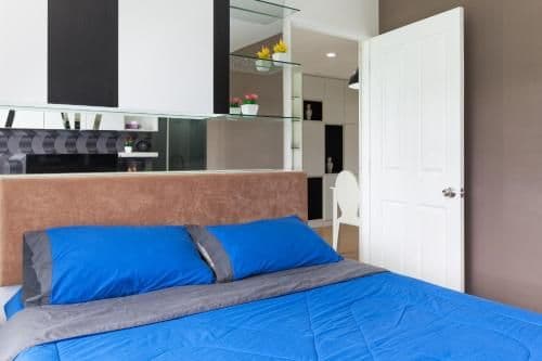 Two-Bedroom Apartment with Mountain View
