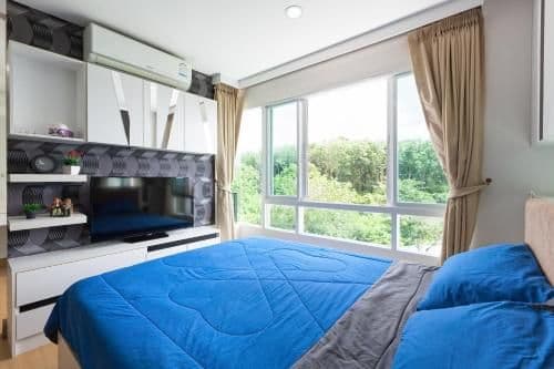 Apartment with Mountain View