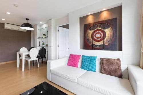 Two-Bedroom Apartment with Mountain View