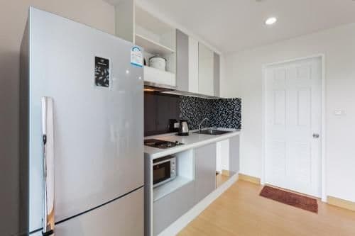 Two-Bedroom Apartment with Mountain View