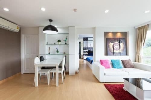Two-Bedroom Apartment with Mountain View