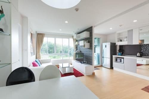 Two-Bedroom Apartment with Mountain View