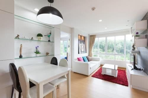 Two-Bedroom Apartment with Mountain View
