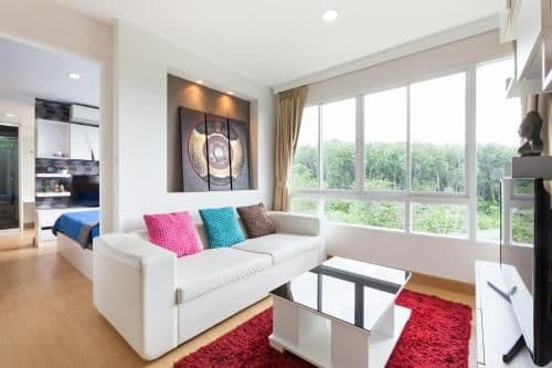 Two-Bedroom Apartment with Mountain View